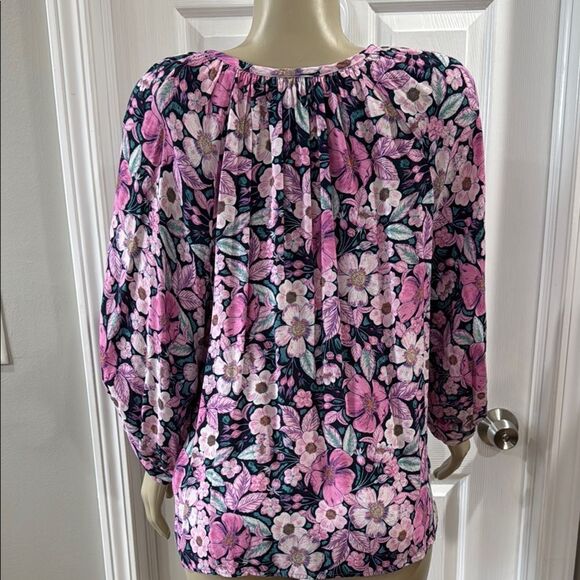 KAREN KANE PINK FLORAL PRINT TIE NECK DOLMAN BLOUSE. - Picture 5 of 9